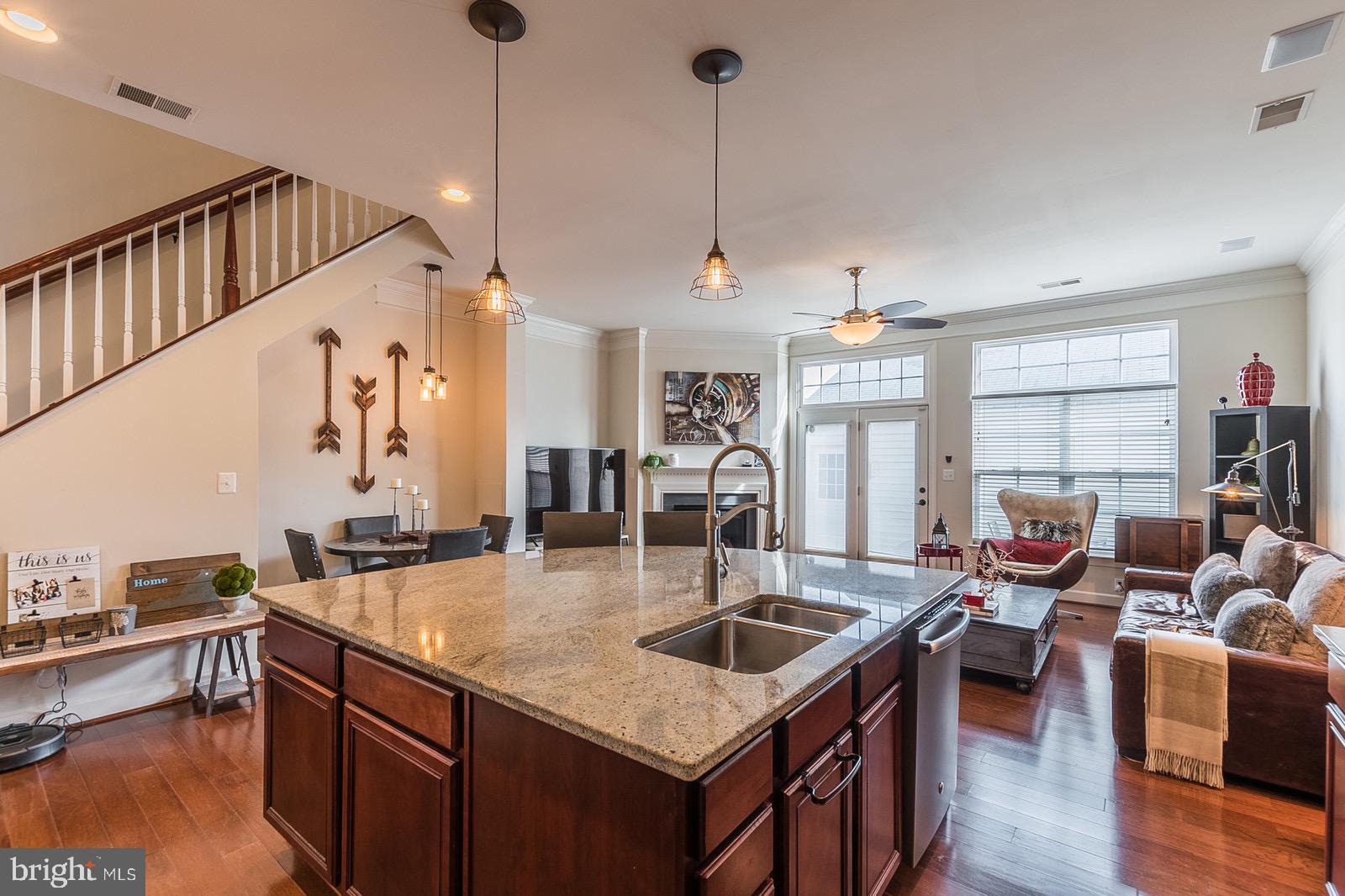 9010 Ribbon Falls Loop Bristow, VA 20136 - Photo 9 of 44 Kitchen/Living Room