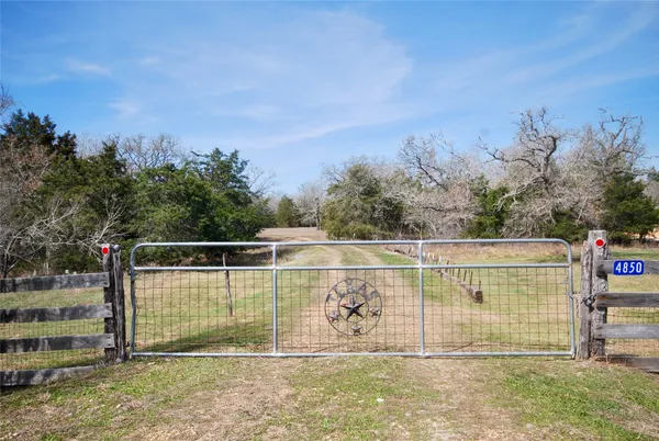 a view of a tennis court