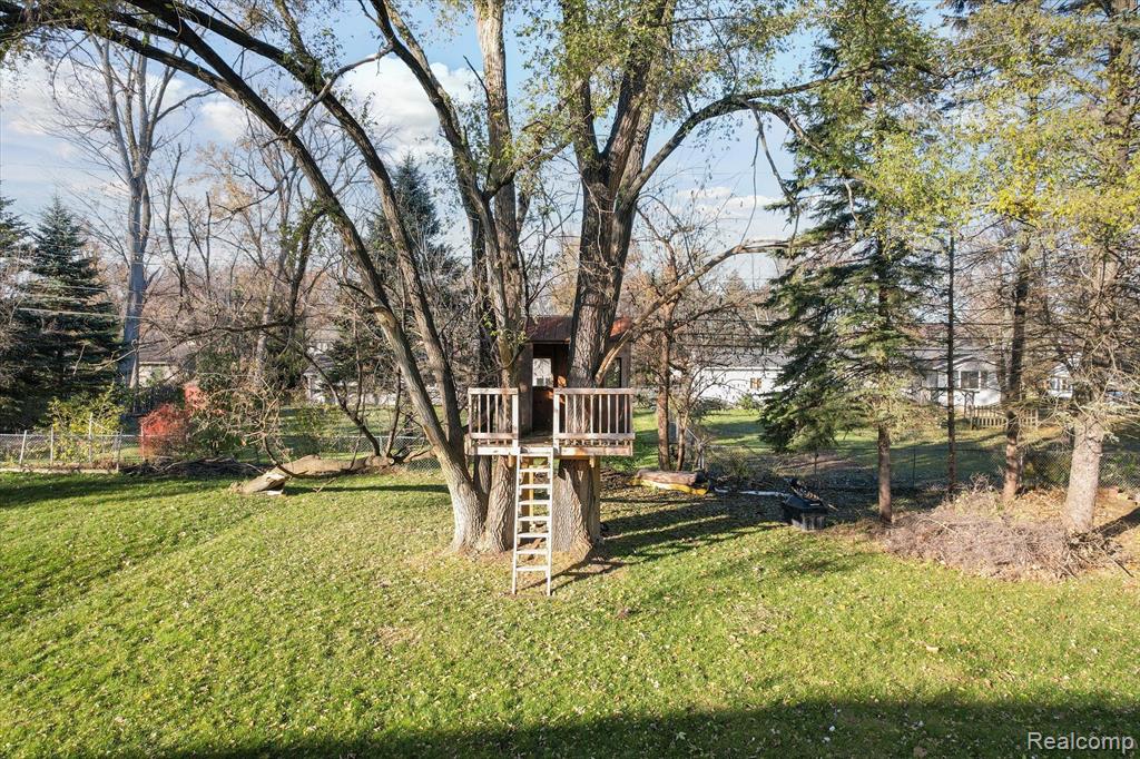 205 Eastlawn Drive Rochester, MI 48307 - Photo 44 of 46