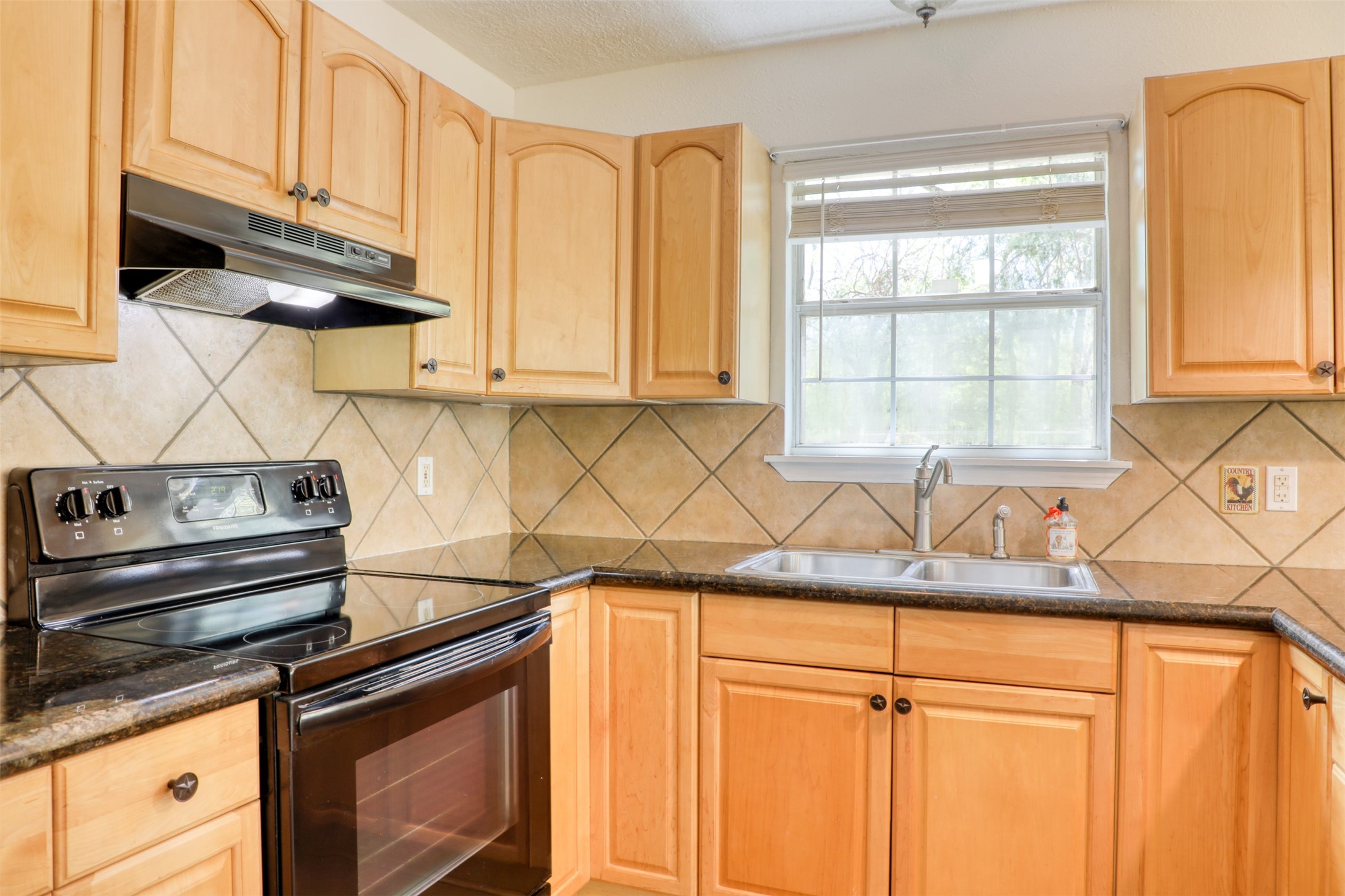 12111 North Ridgeway Willis, TX 77318 - Photo 11 of 50