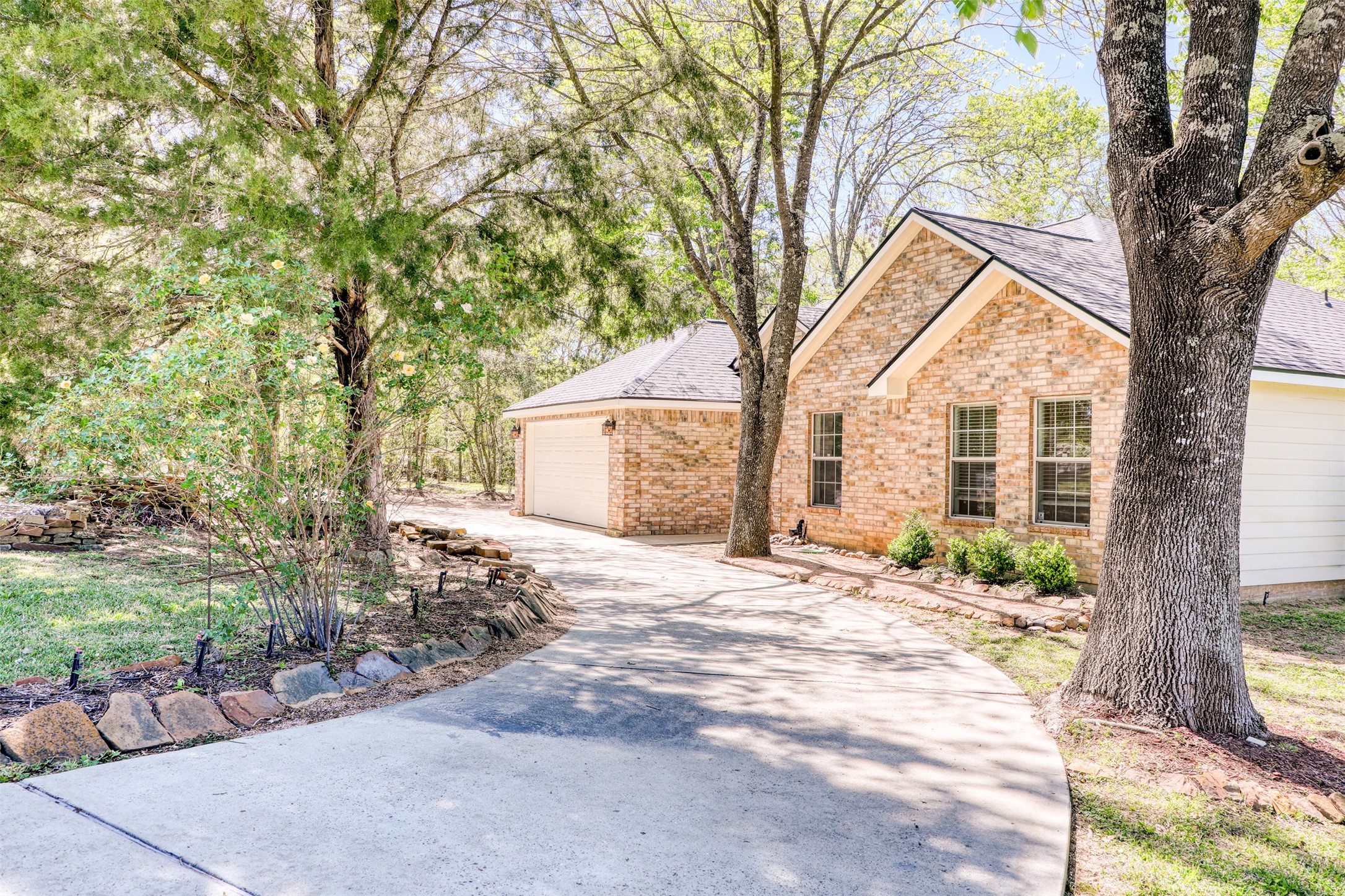 12111 North Ridgeway Willis, TX 77318 - Photo 2 of 50