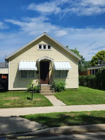 $94,900 | 4208 10th Street, Menominee, MI 49858