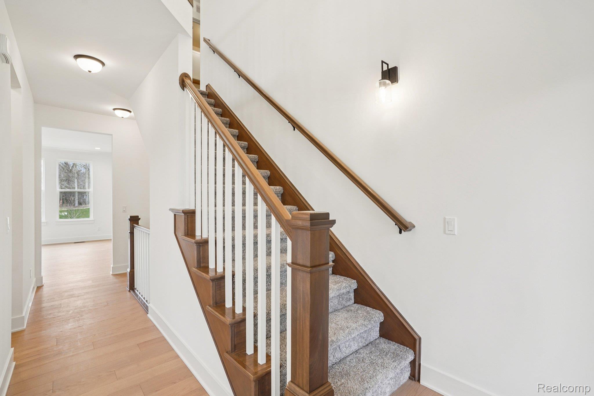 22615 Novi Road Novi, MI 48375 - Photo 8 of 45 Entrance foyer