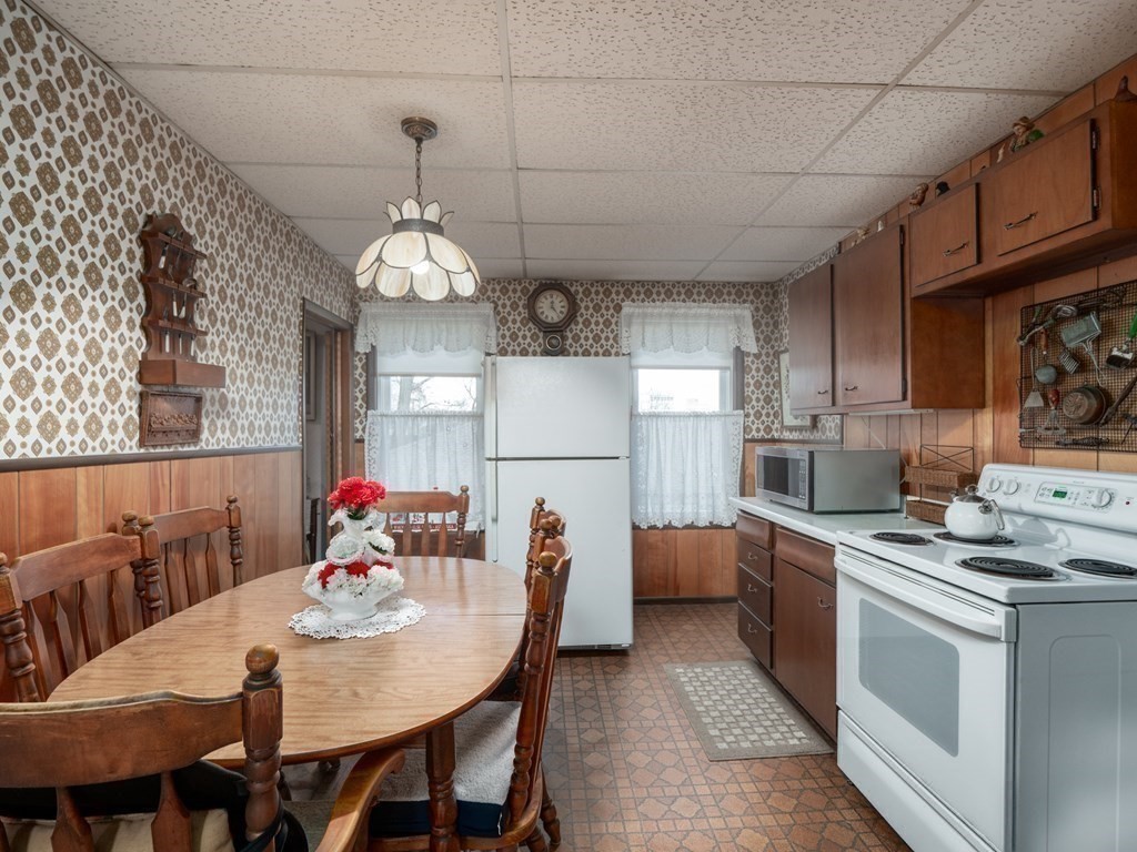 52 Dustin Street Worcester, MA 01604 - Photo 14 of 42 Gallery Image 14