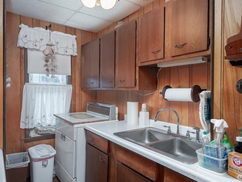 52 Dustin Street Worcester, MA 01604 - Photo 18 of 42 Gallery Image 18