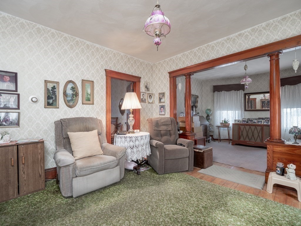 52 Dustin Street Worcester, MA 01604 - Photo 4 of 42 Gallery Image 4