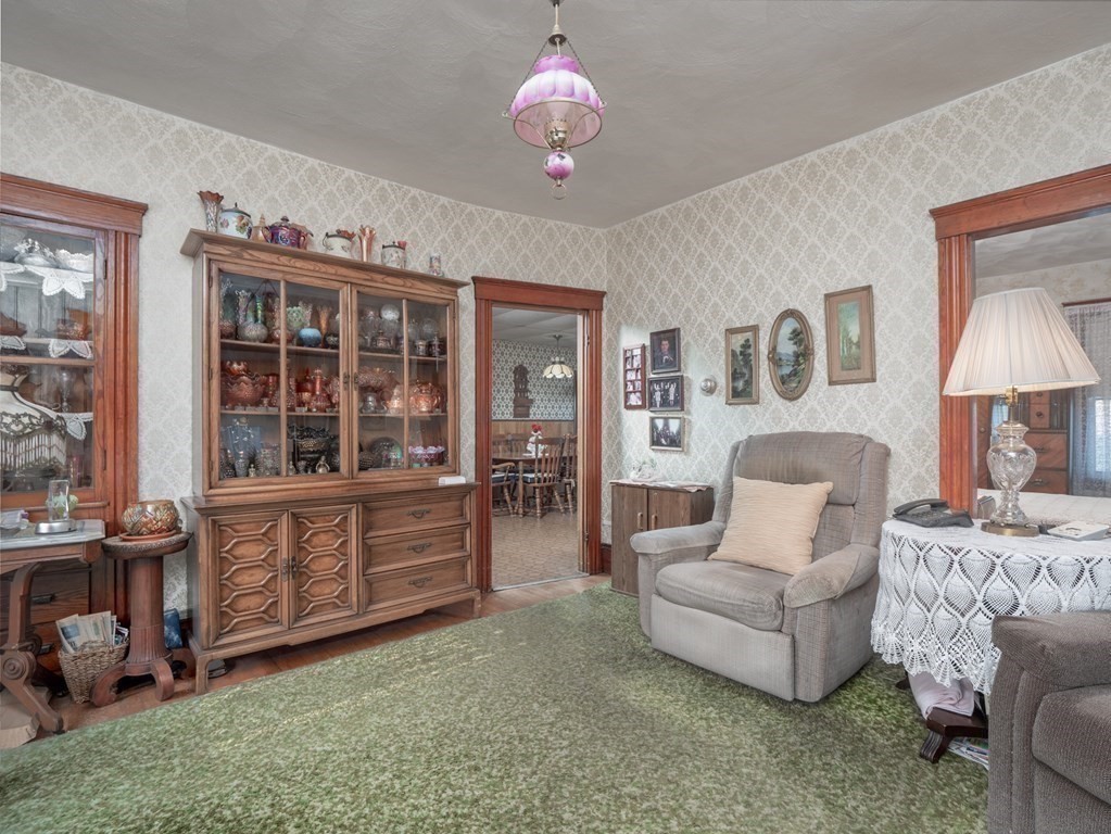 52 Dustin Street Worcester, MA 01604 - Photo 6 of 42 Gallery Image 6