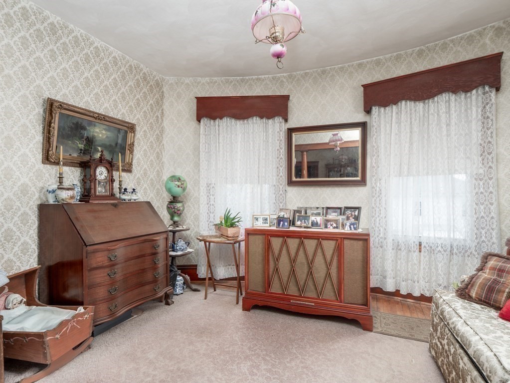 52 Dustin Street Worcester, MA 01604 - Photo 8 of 42 Gallery Image 8