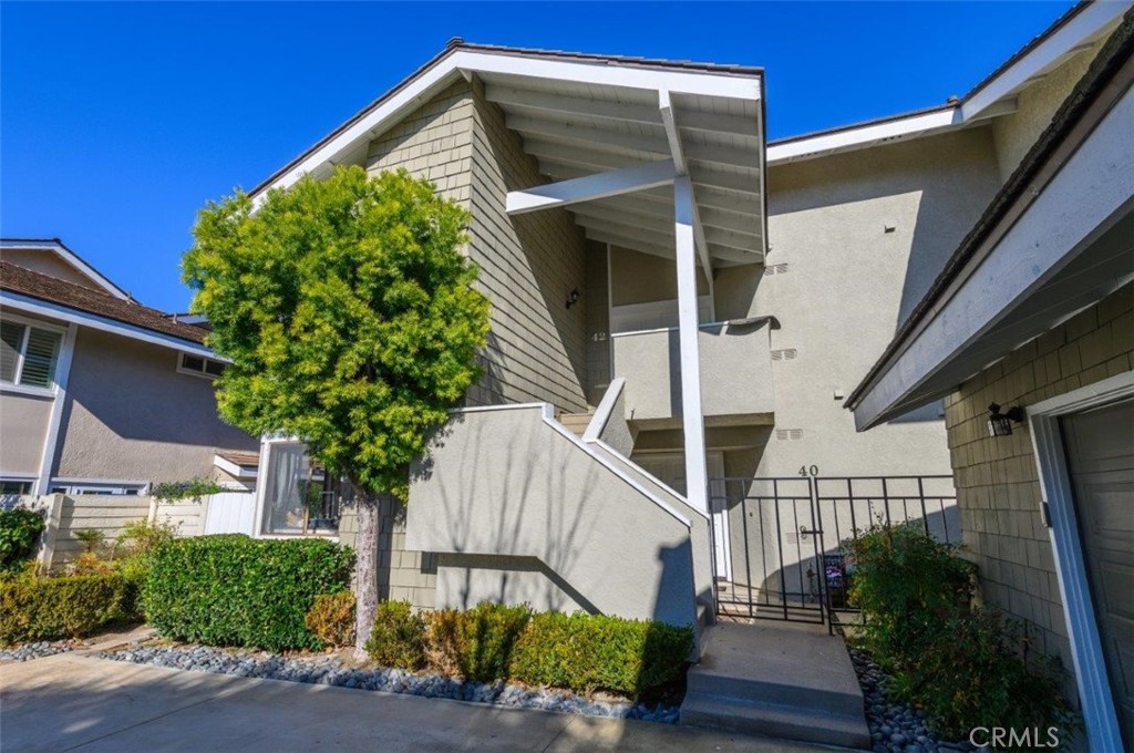 42 Lakeview Irvine, CA 92604 - Photo 42 of 46 a view of a house with a small yard