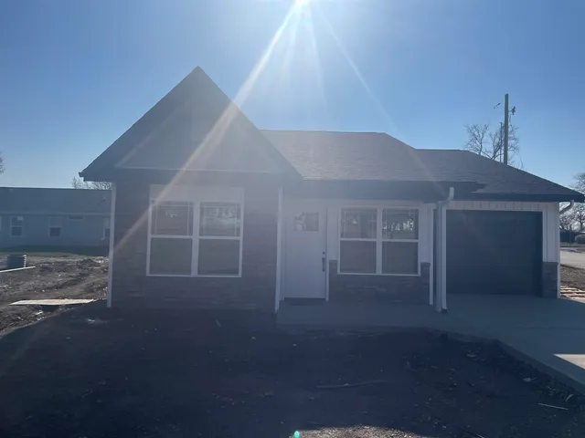 $189,000 | 1501 C N Russell Street, Marion, IL 62959