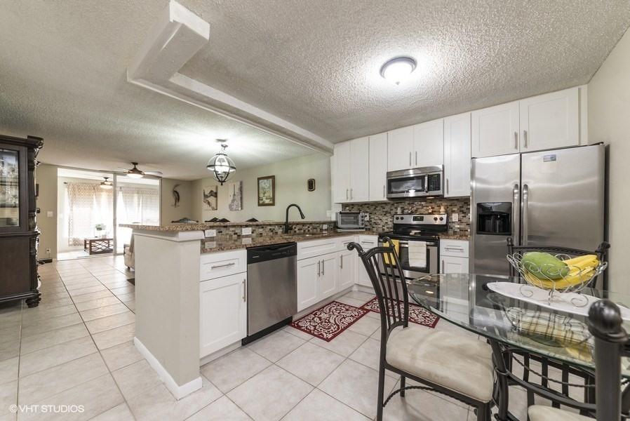 18940 Stewart Circle, Unit 8 Boca Raton, FL 33496 - Photo 12 of 22 10_18940StewartCr_8_191_KitchenBreakfast