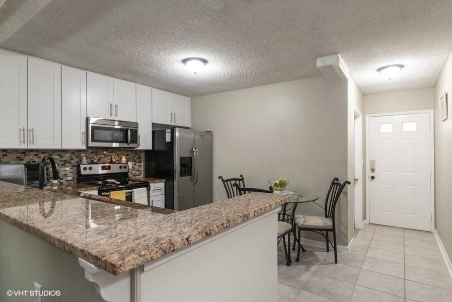 18940 Stewart Circle, Unit 8 Boca Raton, FL 33496 - Photo 13 of 22 11_18940StewartCr_8_191002_KitchenBreakf