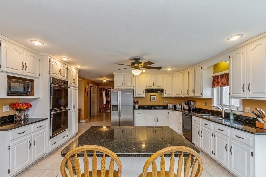 47 Singletary Avenue Sutton, MA 01590 - Photo 11 of 42