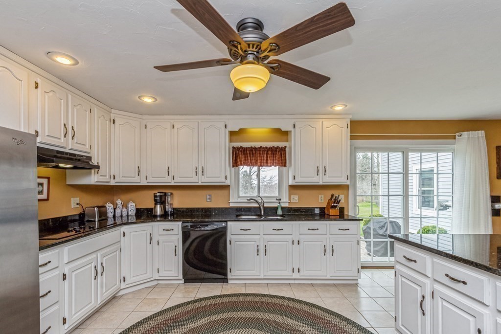 47 Singletary Avenue Sutton, MA 01590 - Photo 12 of 42