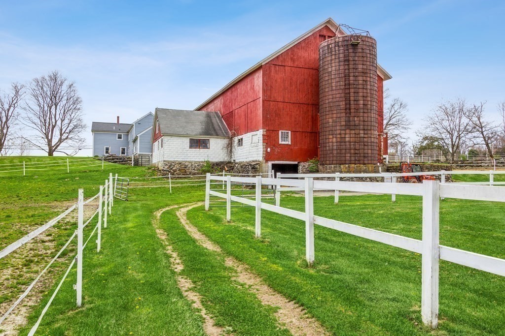 47 Singletary Avenue Sutton, MA 01590 - Photo 7 of 42