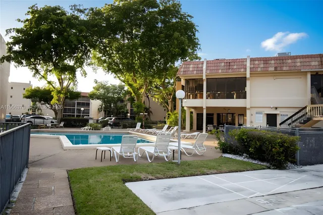 $185,000 | 6555 West Broward Boulevard, Unit 303, Plantation, FL 33317