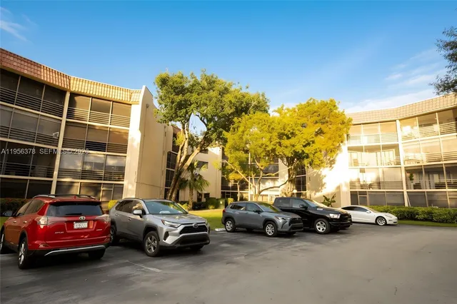 $185,000 | 6555 West Broward Boulevard, Unit 303, Plantation, FL 33317
