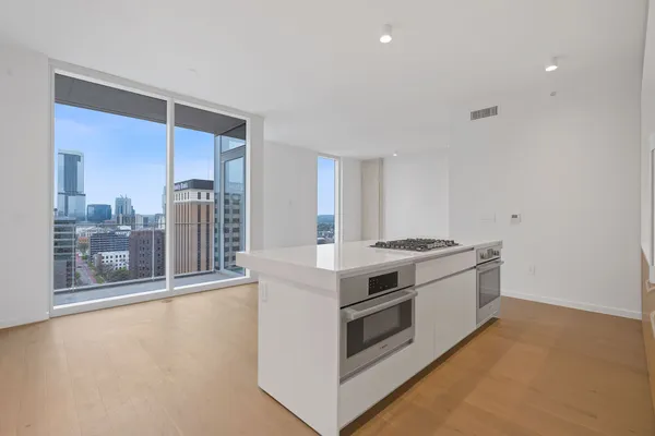 $4,500 | 313 West 17th Street, Unit 2106, Austin, TX 78701