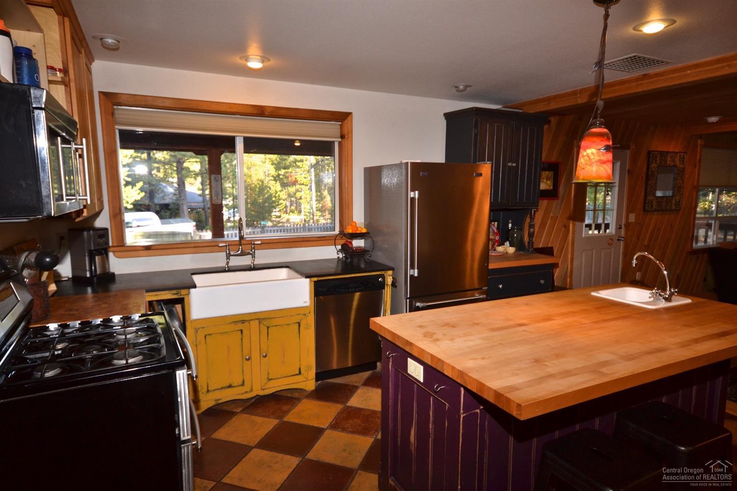 61535 Mill Rd Bend Bend, OR 97703 - Photo 4 of 25 Gallery Image 4