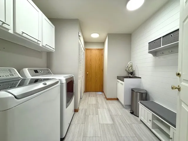 $378,500 | 405 Wesley Avenue, Savoy, IL 61874