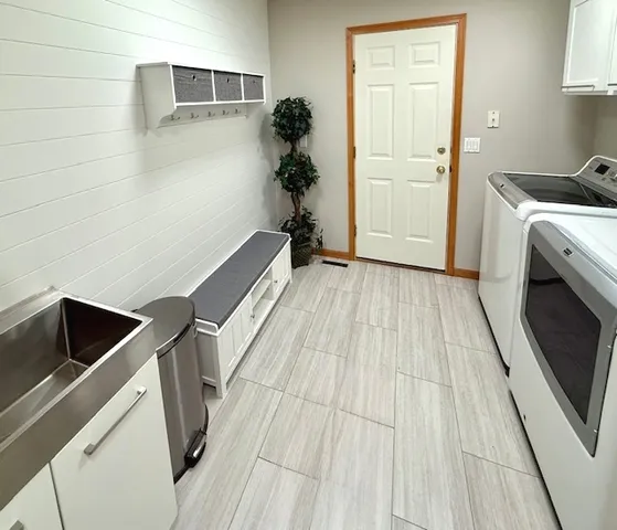 $378,500 | 405 Wesley Avenue, Savoy, IL 61874