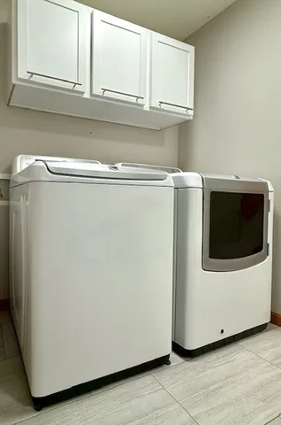 $378,500 | 405 Wesley Avenue, Savoy, IL 61874