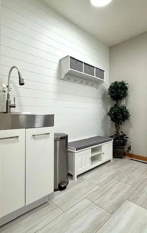 $378,500 | 405 Wesley Avenue, Savoy, IL 61874