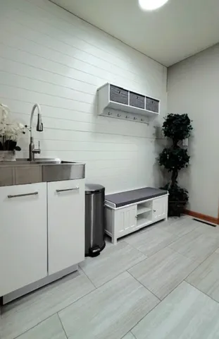 $378,500 | 405 Wesley Avenue, Savoy, IL 61874