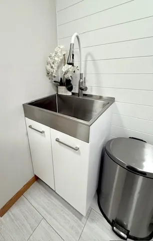 $378,500 | 405 Wesley Avenue, Savoy, IL 61874