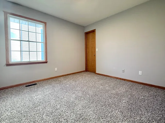 $378,500 | 405 Wesley Avenue, Savoy, IL 61874