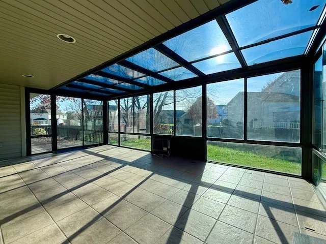 $378,500 | 405 Wesley Avenue, Savoy, IL 61874