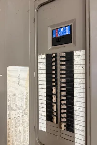 $378,500 | 405 Wesley Avenue, Savoy, IL 61874