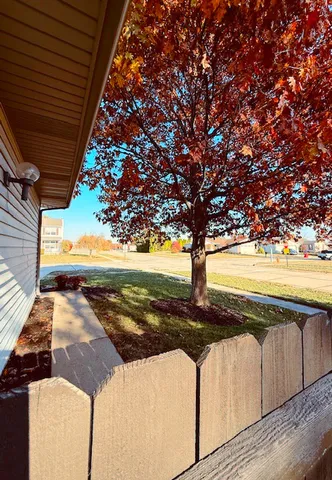 $378,500 | 405 Wesley Avenue, Savoy, IL 61874