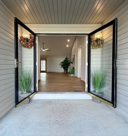 $378,500 | 405 Wesley Avenue, Savoy, IL 61874