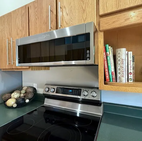 $378,500 | 405 Wesley Avenue, Savoy, IL 61874