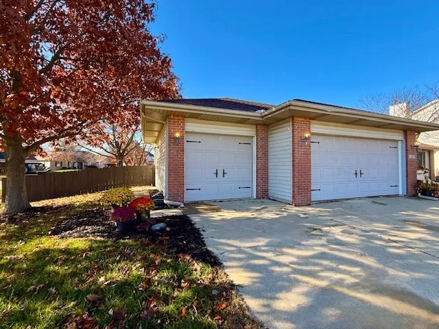 $378,500 | 405 Wesley Avenue, Savoy, IL 61874