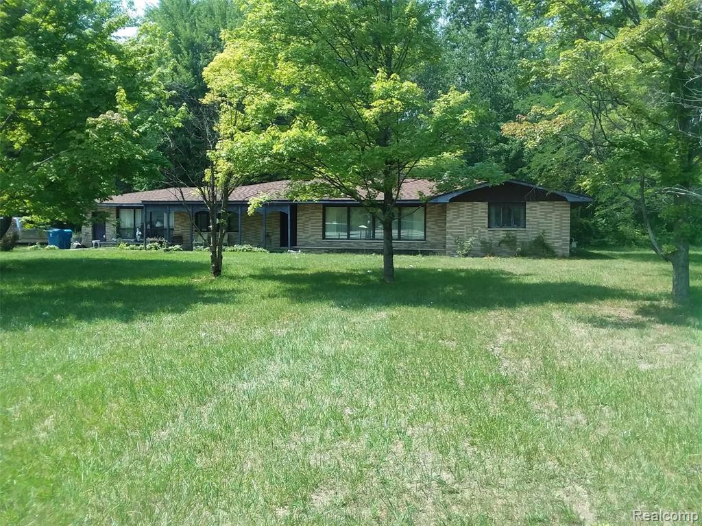 2745 North Huron Road Pinconning, MI 48650 - Photo 2 of 28