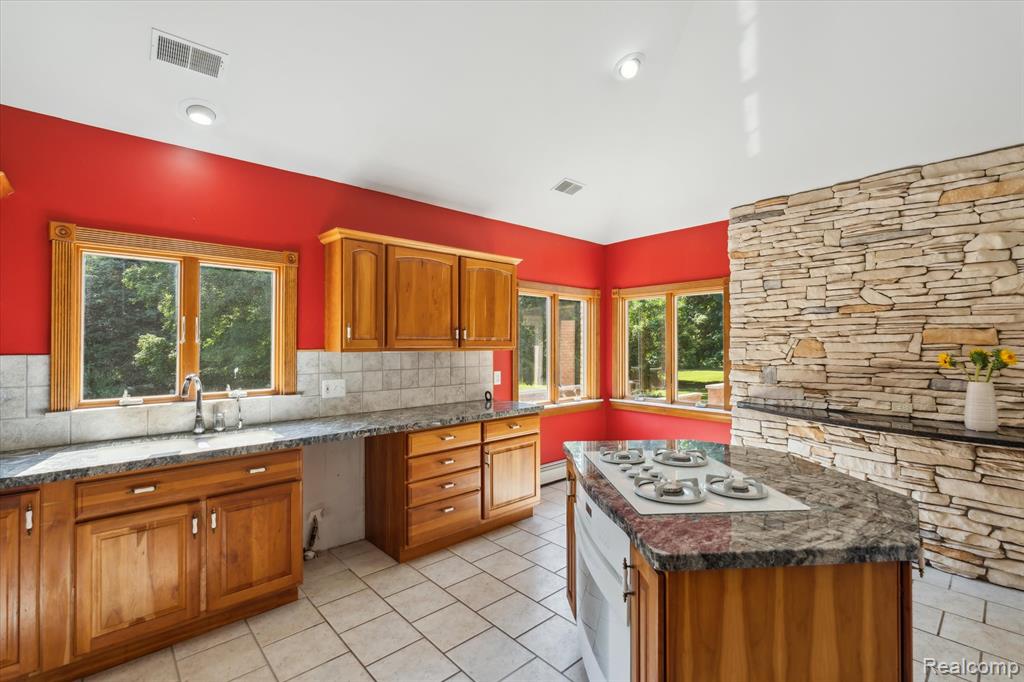 3140 Pingree Road Howell, MI 48843 - Photo 21 of 57