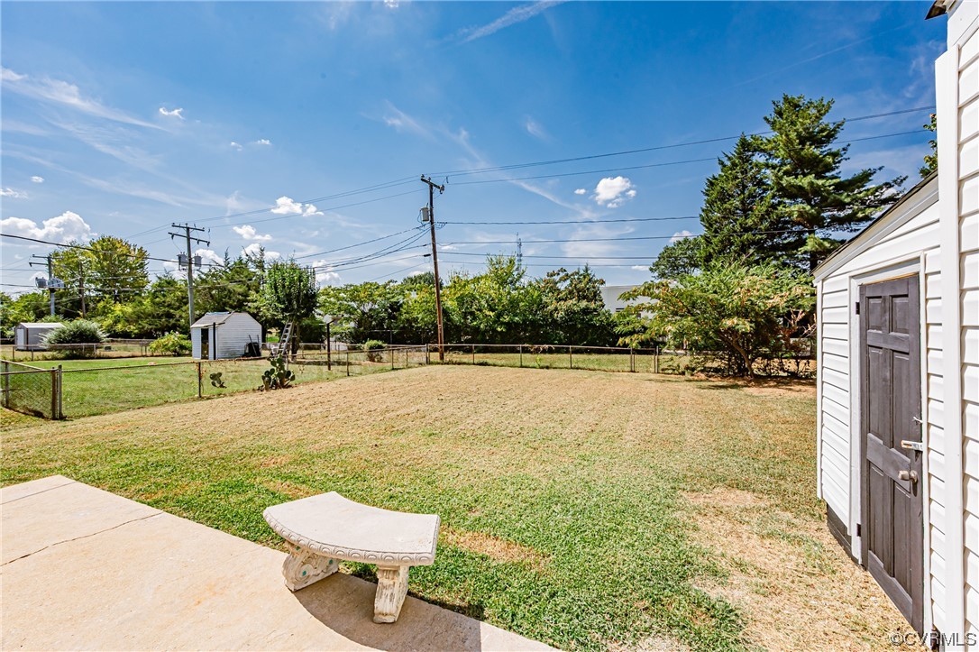 2310 Apollo Road Richmond, VA 23223 - Photo 21 of 22 a swimming pool with an outdoor seating