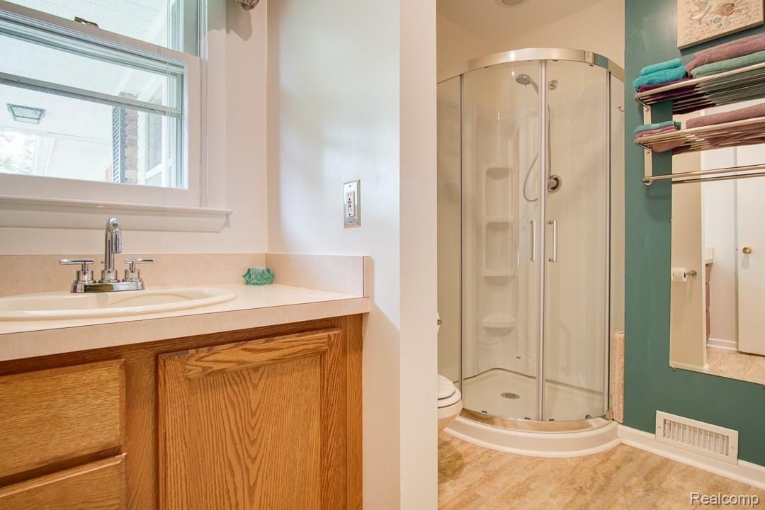 1669 West Gunn Road Rochester, MI 48306 - Photo 20 of 44 1669-Gunn-027.jpg