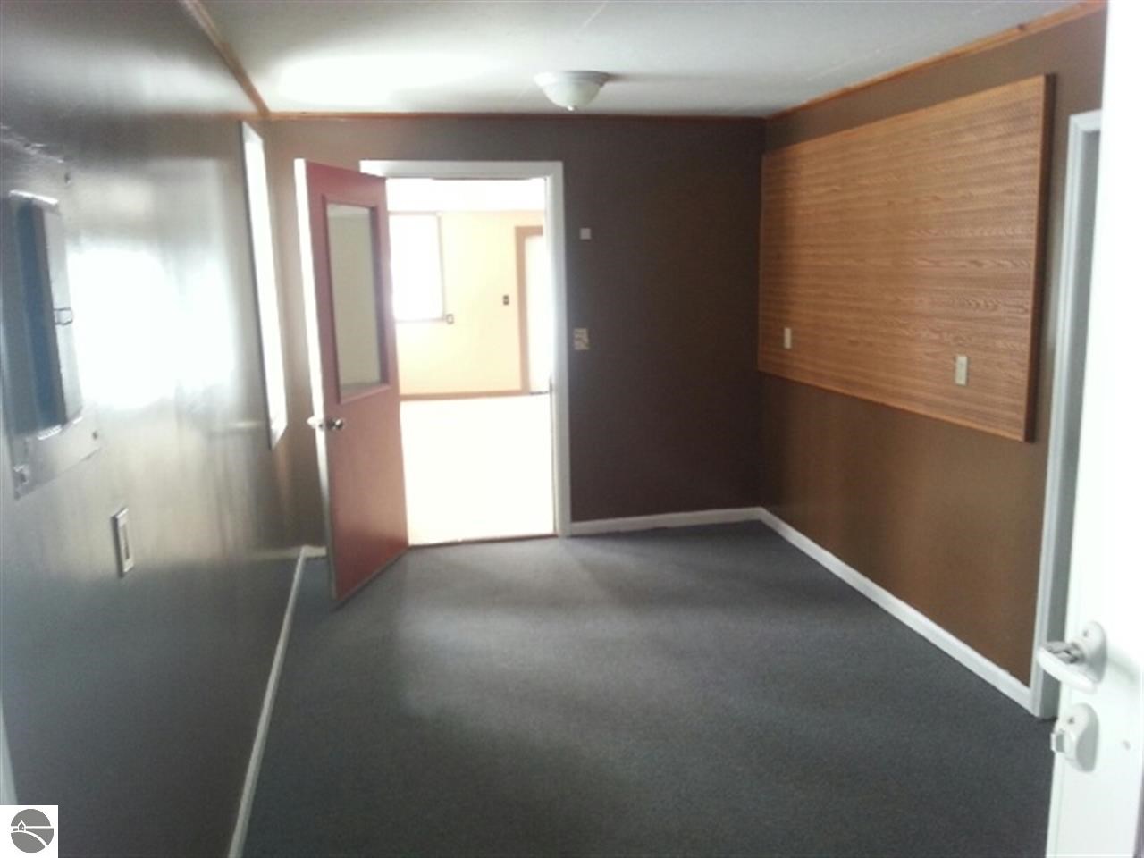 4548 South Rolland Road Blanchard, MI 49310 - Photo 11 of 18 1781166-10.JPG