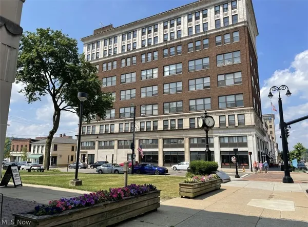 $825 | 59 Lincoln Way East, Unit 708, Massillon, OH 44646
