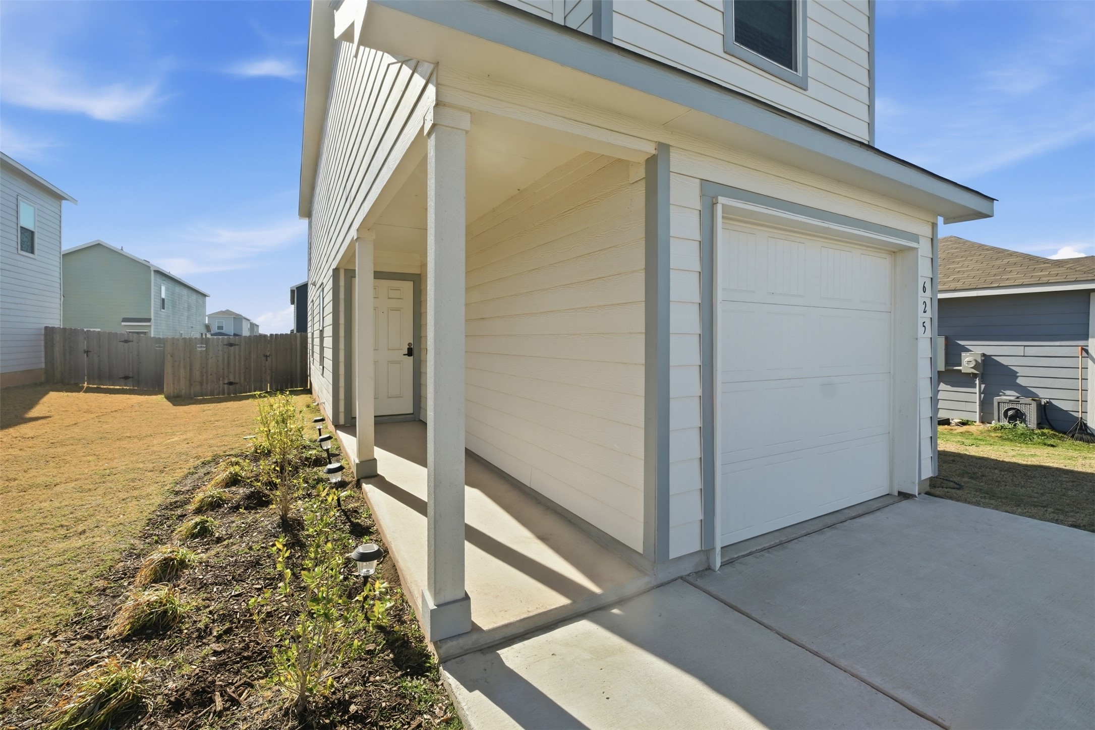 625 Marty Allen Loop Jarrell, TX 76537 - Photo 4 of 25