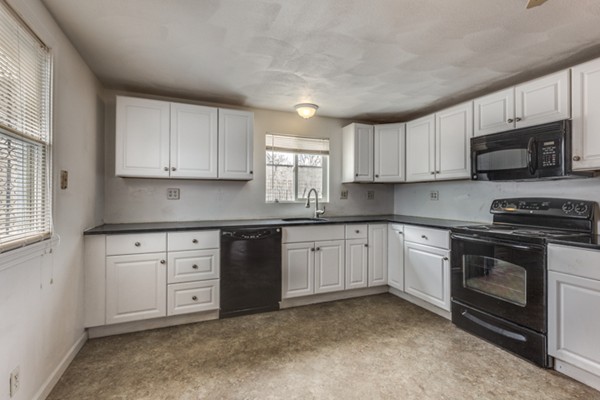 29 Gordon Road Medford, MA 02155 - Photo 11 of 30 Gallery Image 11