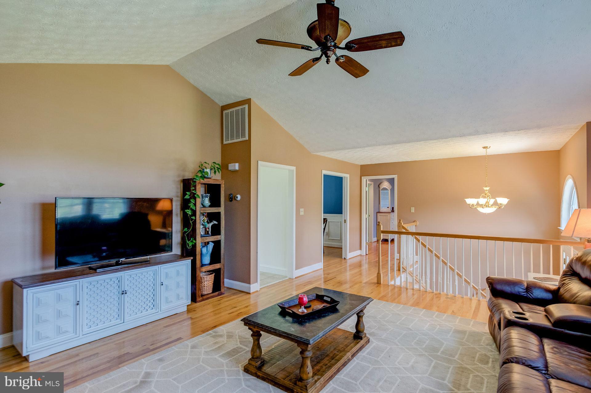 23949 Hollywood Road Hollywood, MD 20636 - Photo 4 of 30 Living Room