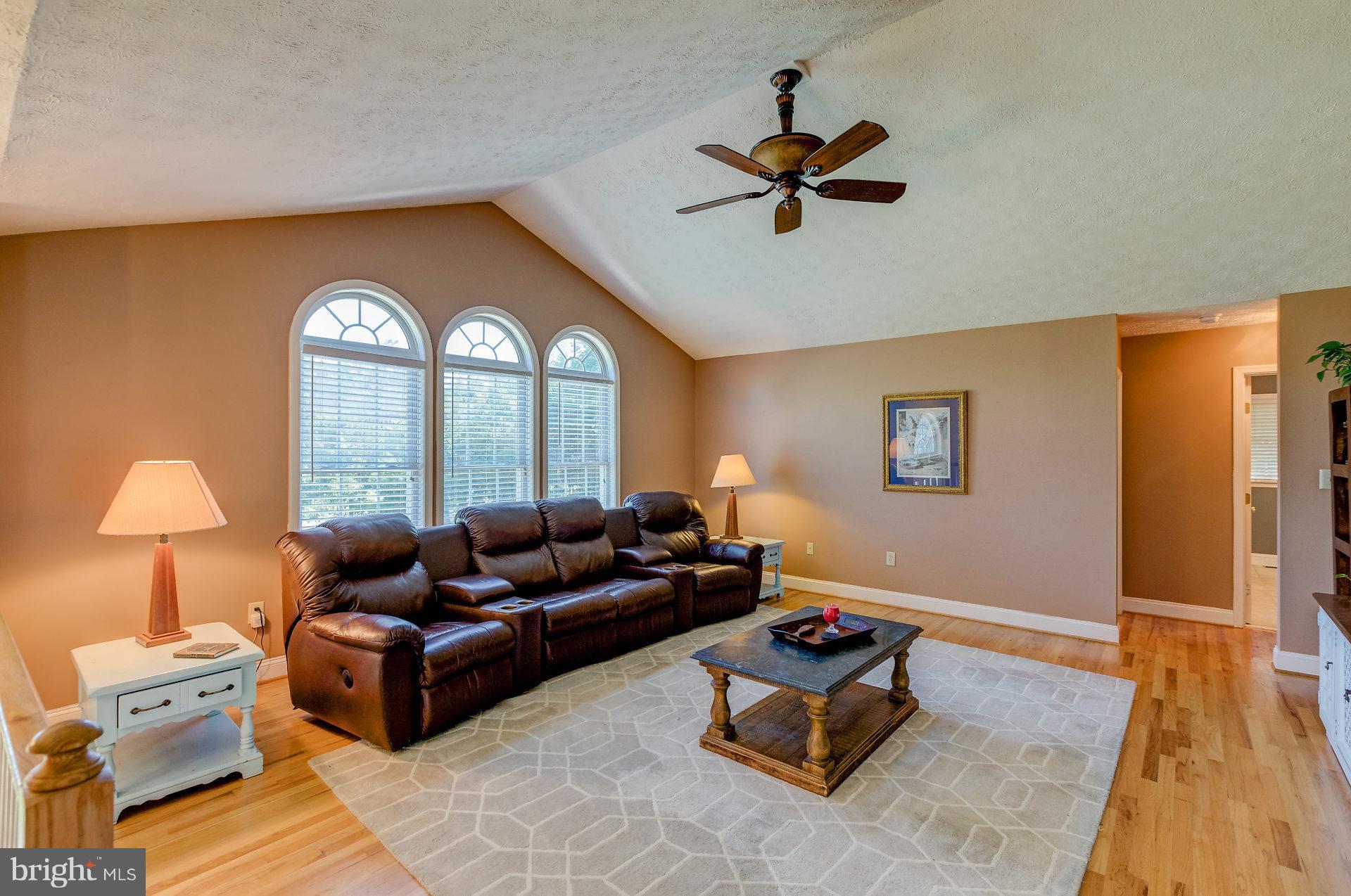 23949 Hollywood Road Hollywood, MD 20636 - Photo 6 of 30 Living Room
