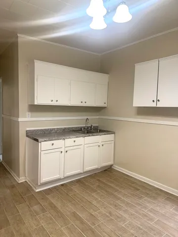 $1,600 | 2158 North Hamlin Avenue, Unit 2R, Chicago, IL 60647