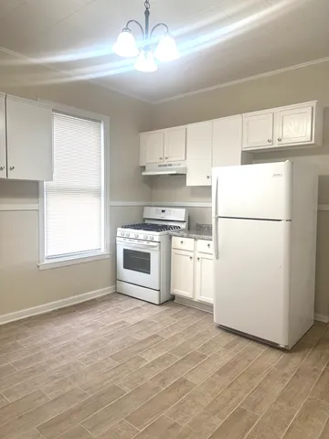 $1,600 | 2158 North Hamlin Avenue, Unit 2R, Chicago, IL 60647