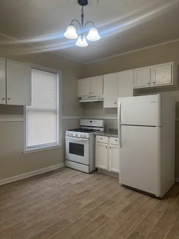 $1,600 | 2158 North Hamlin Avenue, Unit 2R, Chicago, IL 60647