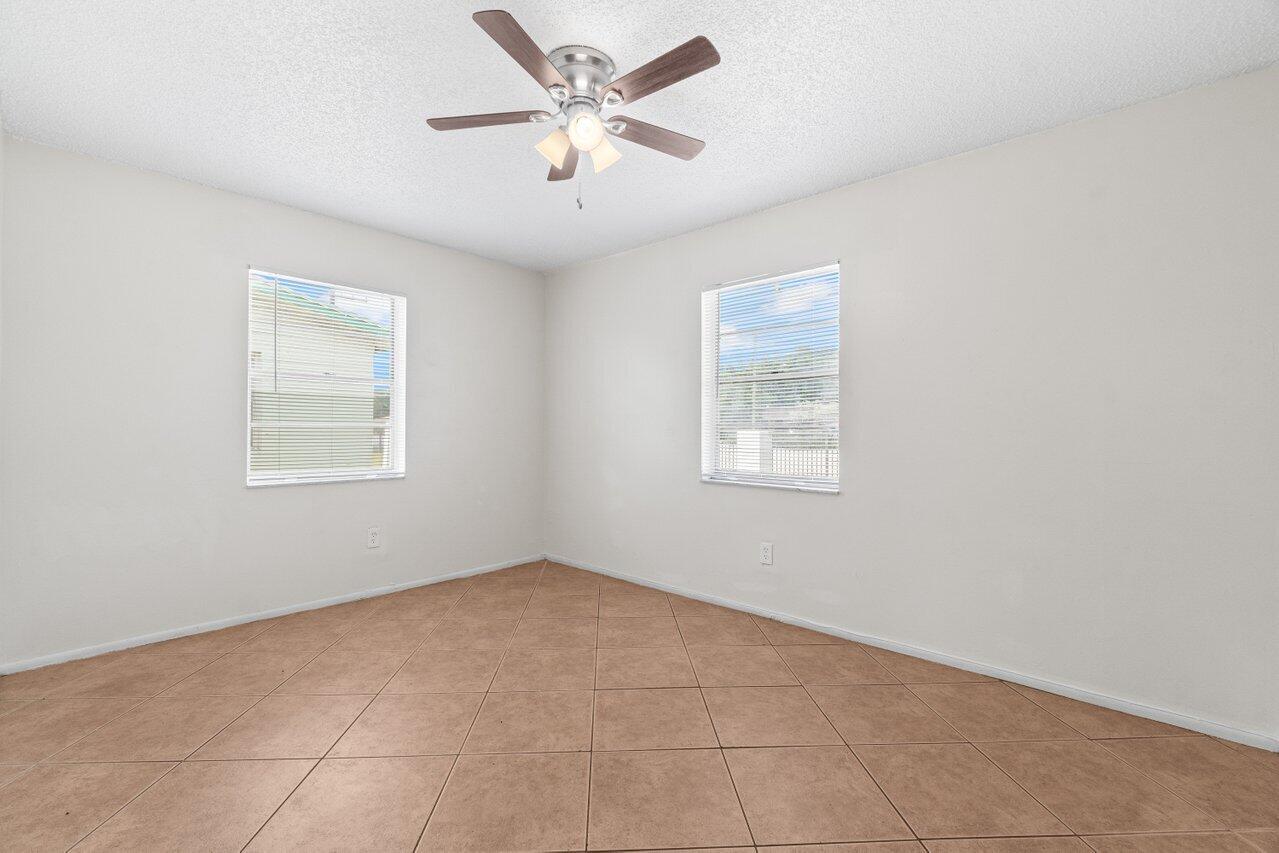 4764 Gulfstream Road Lake Worth, FL 33461 - Photo 14 of 20 014-4764GulfstreamRoad-LakeWorthBeach-FL